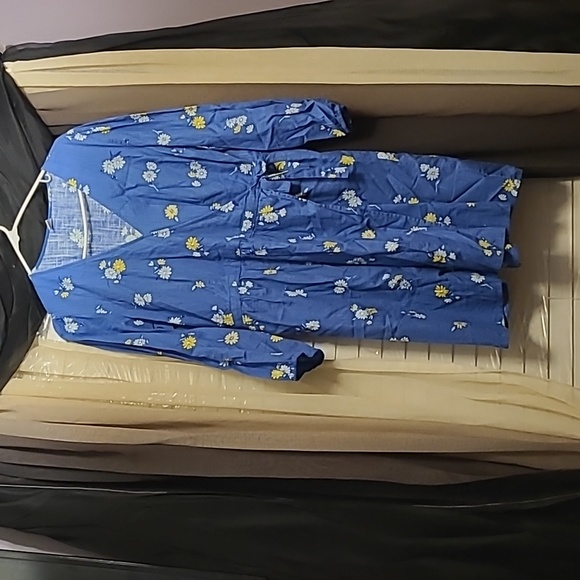 Old Navy Pre-loved Navy and White flower print dress. - Picture 2 of 7